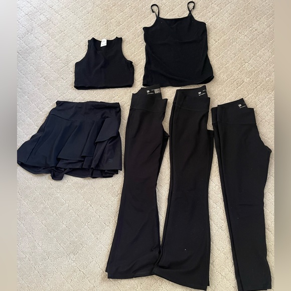 Girls 12 piece clothes lot
Sizes 6-8 - Picture 2 of 6